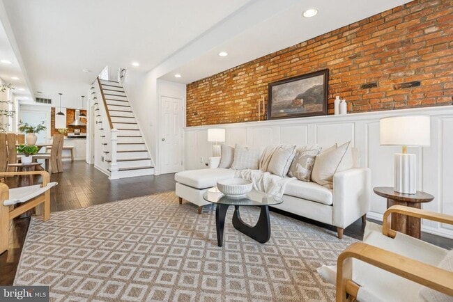 Building Photo - 801 S Rose St