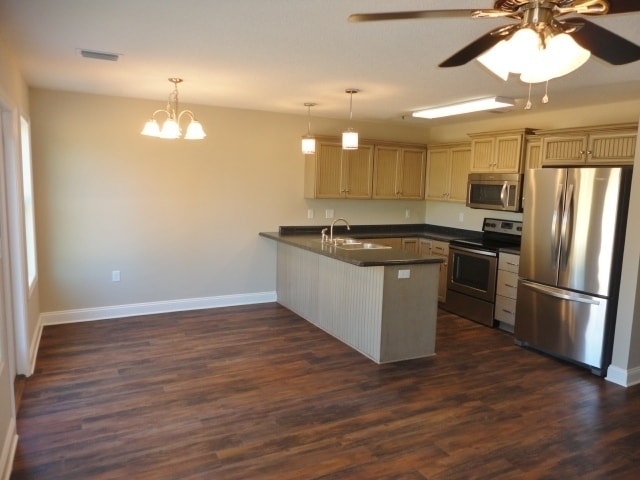 4662 Sara Rd