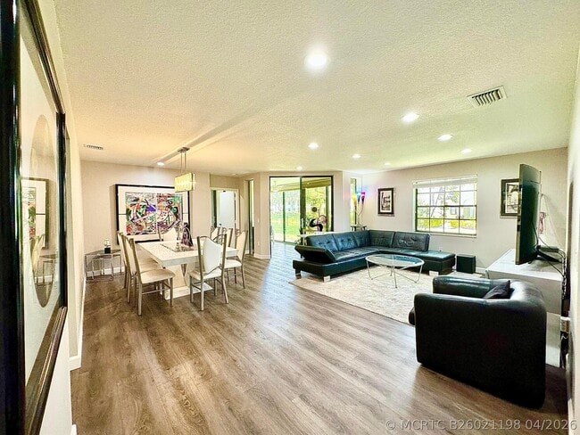 5135 Floria Dr Unit E