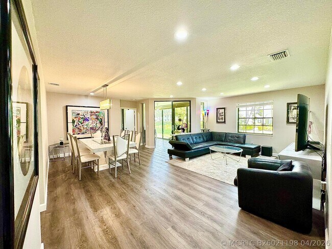 Photo - 5135 Floria Dr Unit E