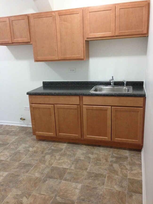 8256 S Loomis