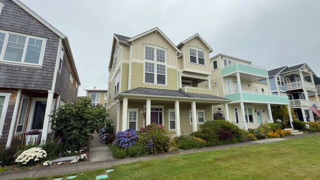 Building Photo - 255 29th St Unit Upper Rental