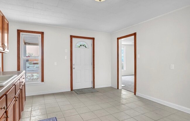 Photo - 105 E Bates St