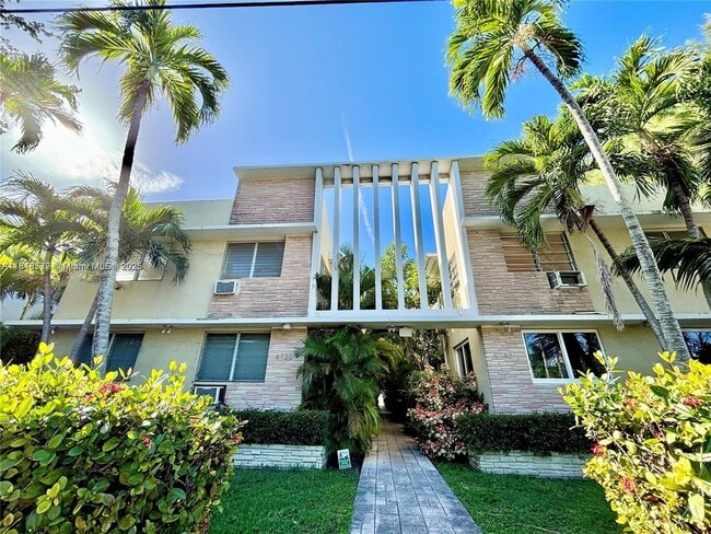Photo - 4740 Pine Tree Dr Unidad 28 Rental