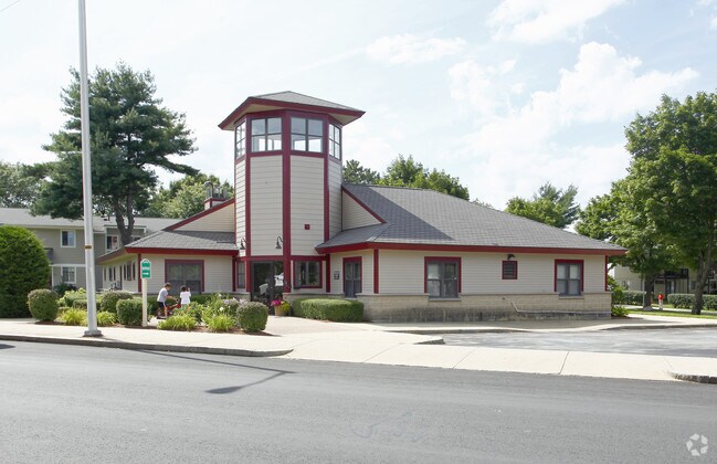 Oficina de arrendamiento - Amesbury Gardens