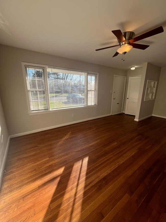 Photo - 7908 Wellington Rd