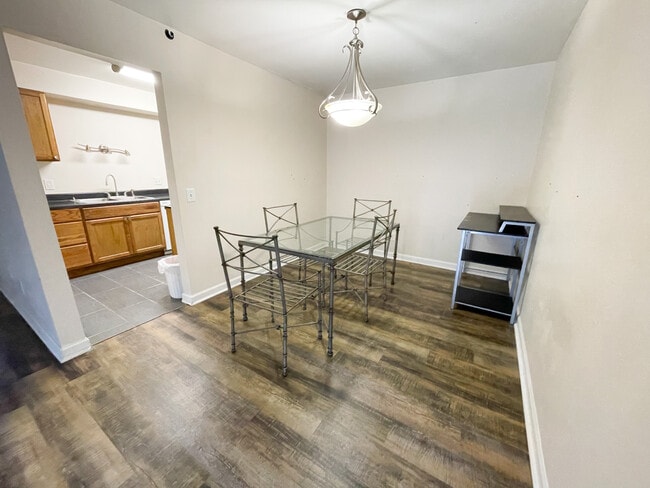 Photo - 425 Cambout St