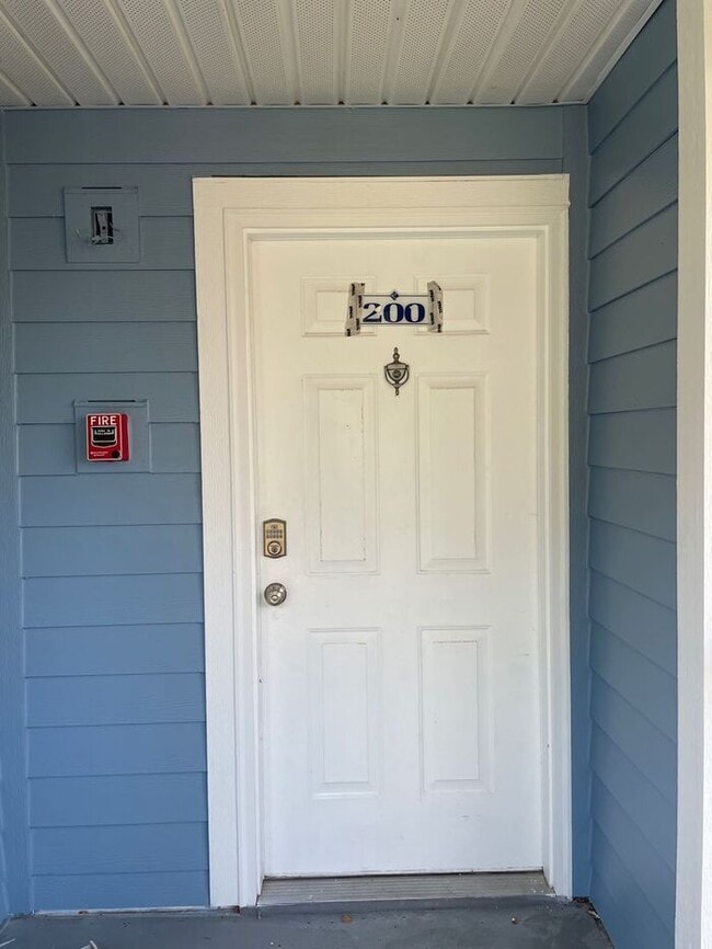 Photo - RENT SPECIAL-Regency Park at Lake Mary Corner Unit with Wrap-Around Balcony!