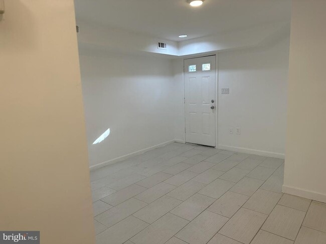 Building Photo - 1342 Levis St NE