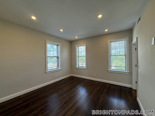 2017 Commonwealth Ave Unit 6
