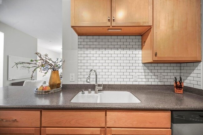 Photo - 1905 N Water St