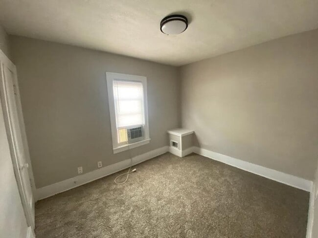 Photo - SPRING MOVE IN SPECIAL!! Large 2 Bedroom Duplex in prime location Weiland Park / Itailian Villa... Unit 1469 Grant