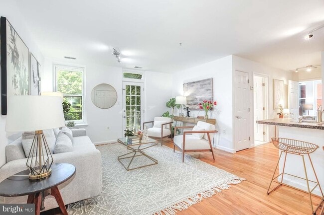 Building Photo - 1308 Clifton St NW Unit 118