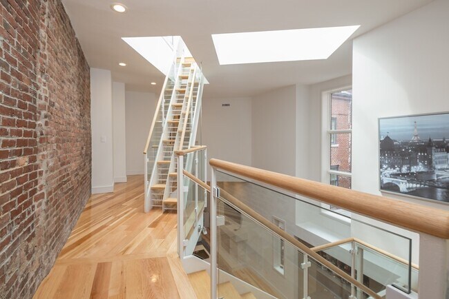 Photo - 37 Winchester St Unit 1