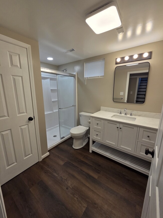 Photo - 611 Austin Ln