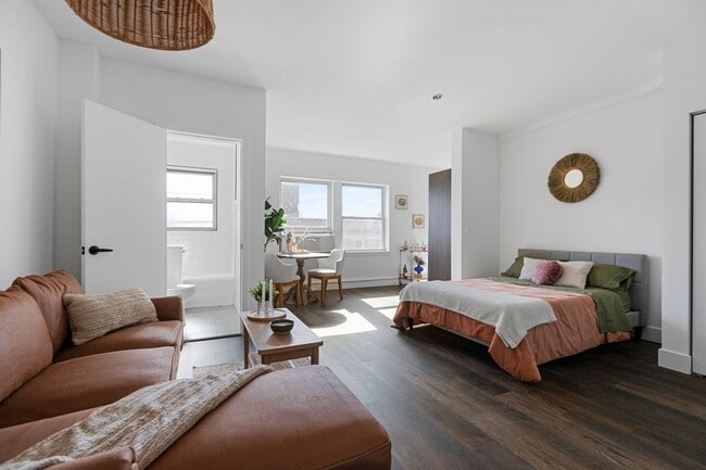 Photo - 1555 W Hollywood Ave