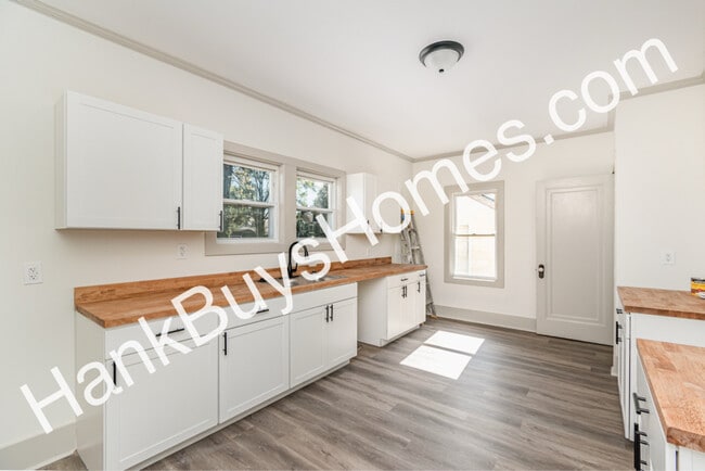 Photo - 115 Kansas St