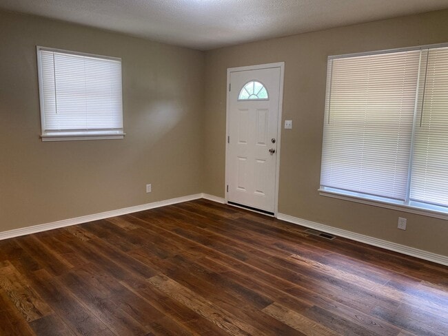 Photo - 120 Glass St