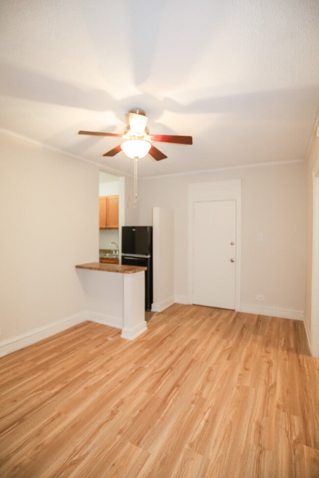 Photo - 5210 S Woodlawn Ave Unidad 105