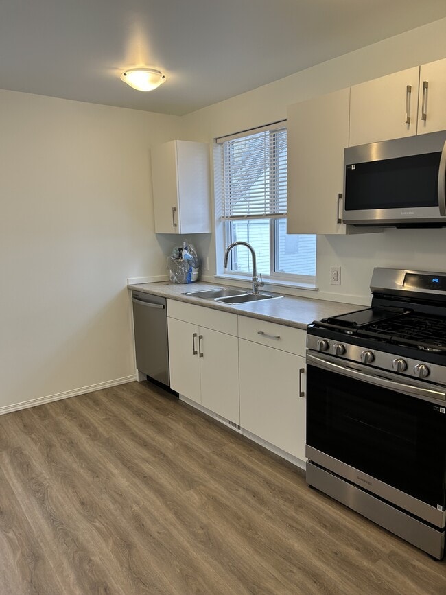 Photo - 5915-5119 119 Ave Unit Upper - G1