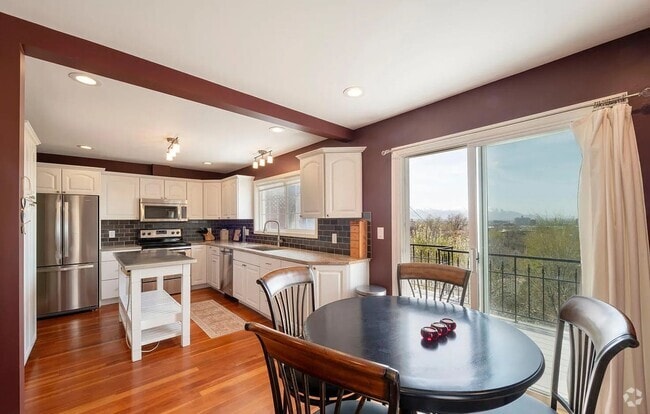 Building Photo - The View Unit Top Rental