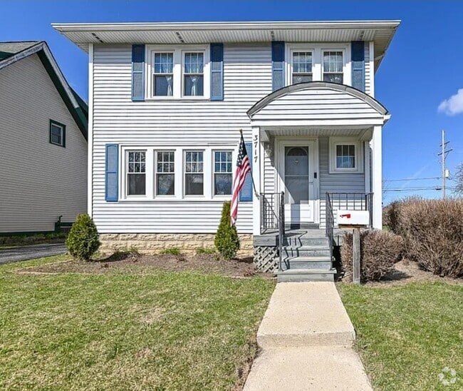 Building Photo - 3717 S 56th St Rental