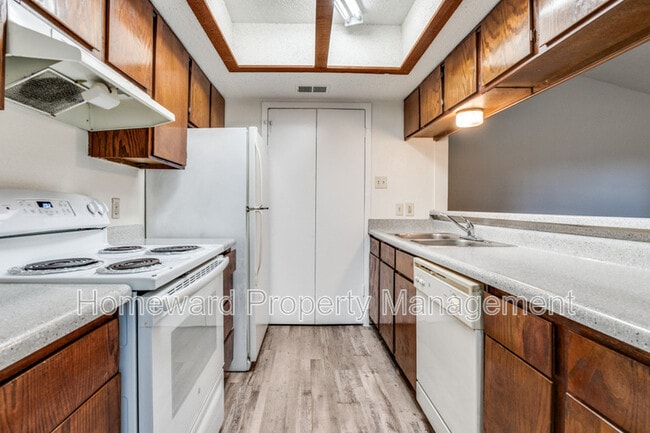 Photo - 3930 Portland St