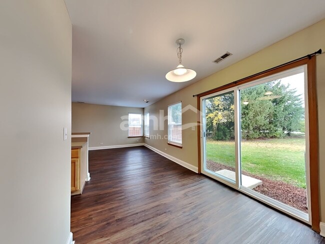 Photo - 240 Wedgewood Cir