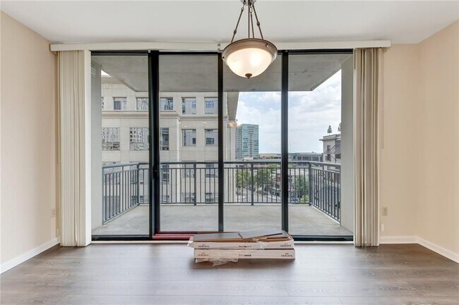 Photo - 3040 Peachtree Rd