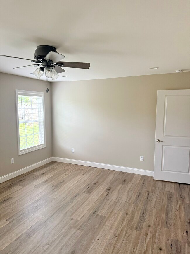 Photo - 295 Oak Grove Cir