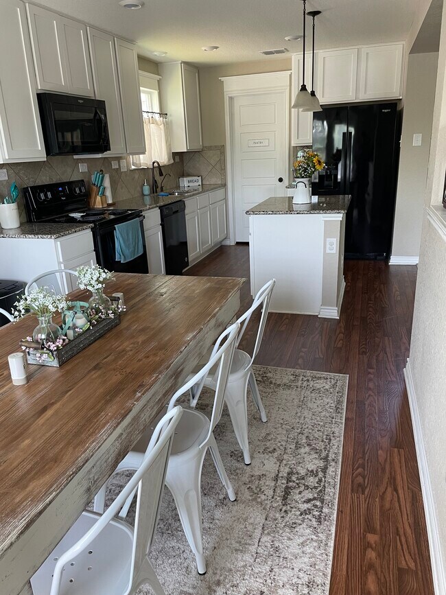 Photo - 9619 Pleasanton Blf