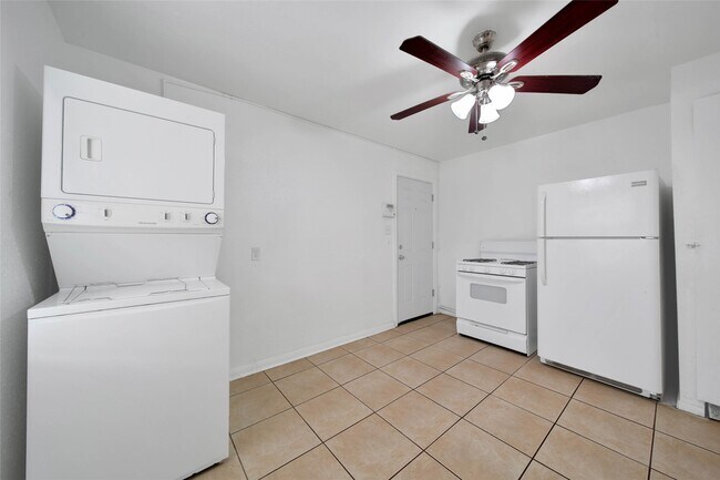 1036 Louise St Unit D