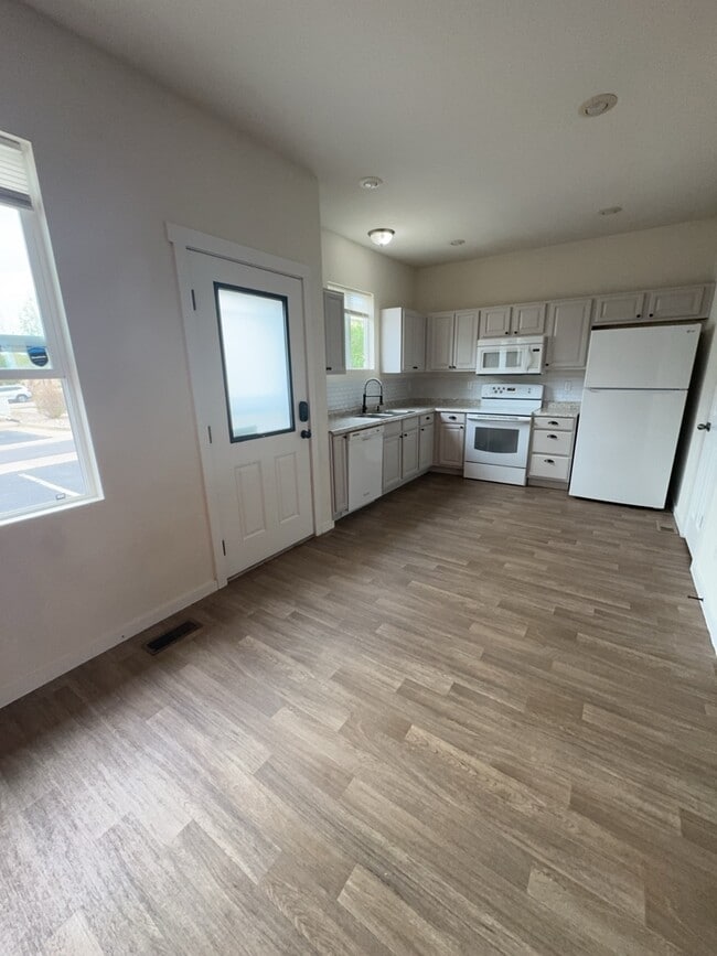 Photo - 5198 Dovetail Ln