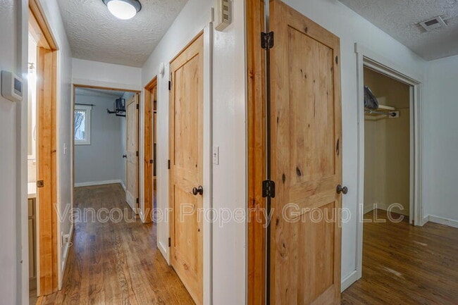 Photo - 3211 NE 62nd Ave