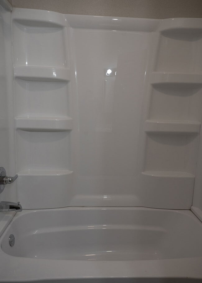 Photo - 115 E 6th St