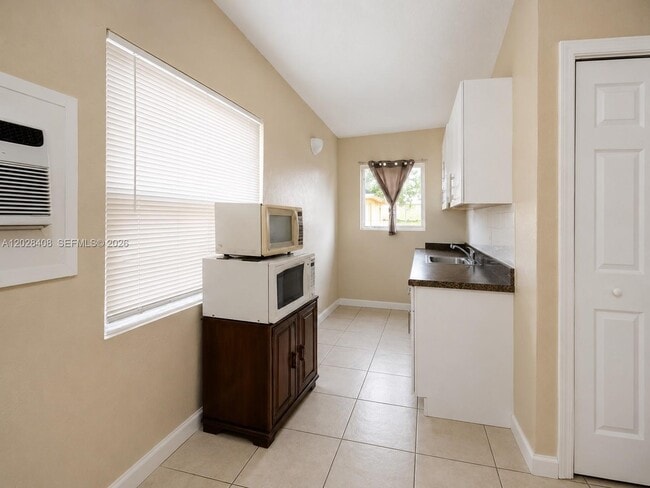 Photo - 520 SW 6th Ave Unit 2