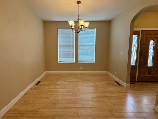 Photo - Gorgeous 1 level