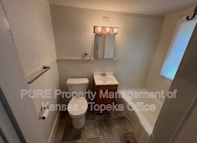 Photo - 2627 SE Illinois Ave