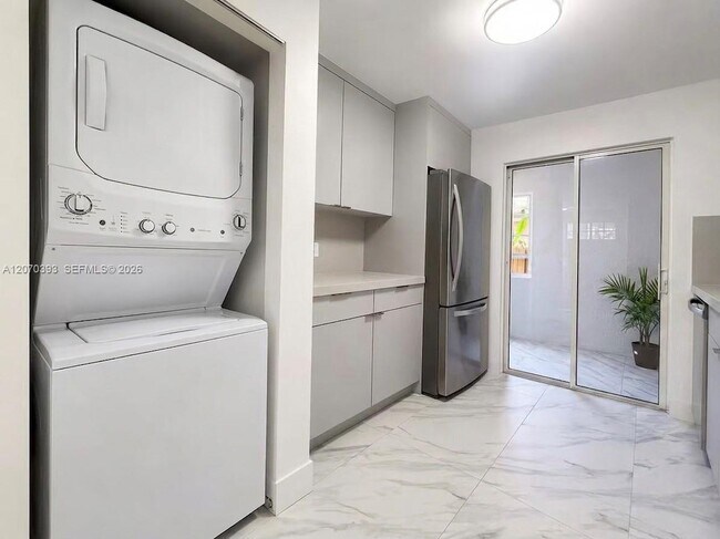 1270 W 42nd St Unit A103