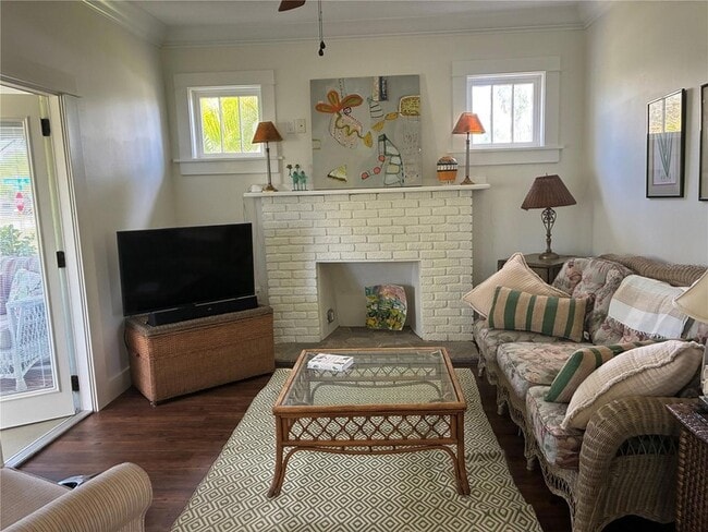 Photo - 385 W Cowles St