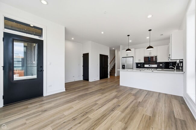 Photo - 3902 S Lake Park Ave Unit 3