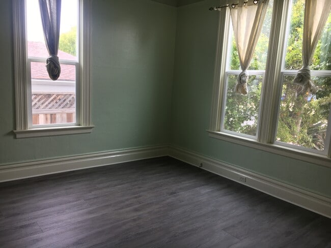 Photo - 203 Younglove Ave