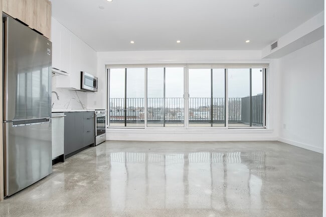 Building Photo - 41 River St