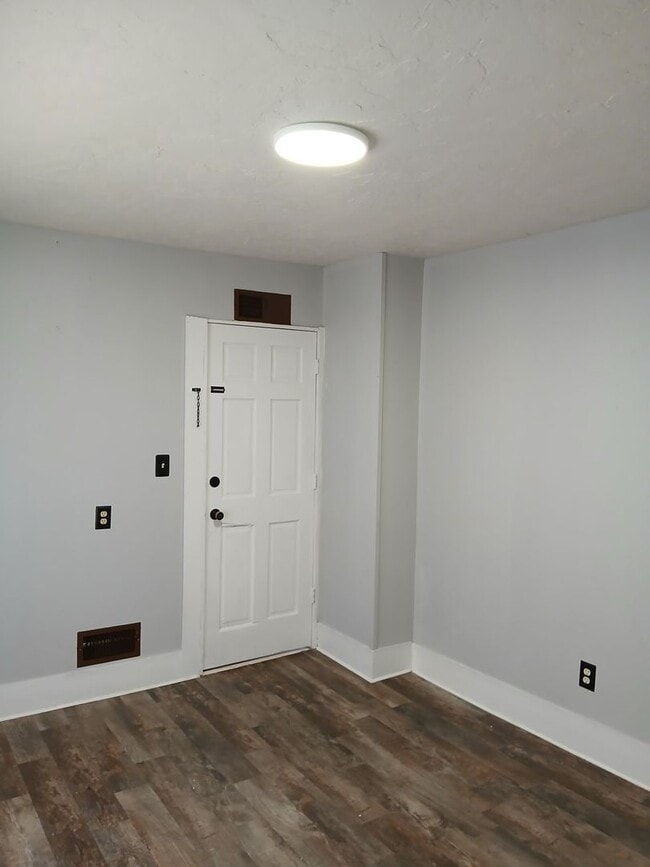 Building Photo - 409-409 S Walts Ave Unit 405 3