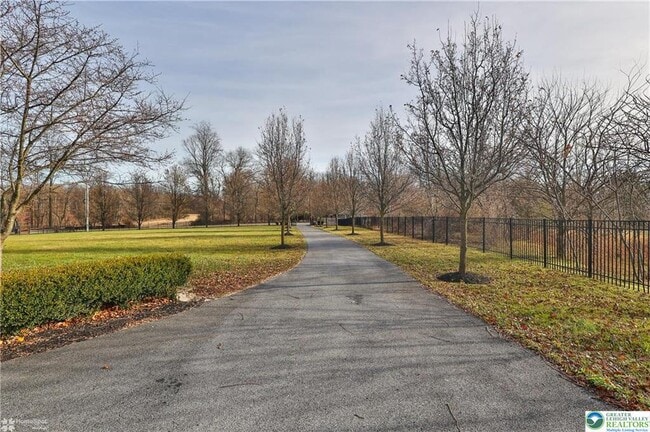 Photo - 284 Walker Rd