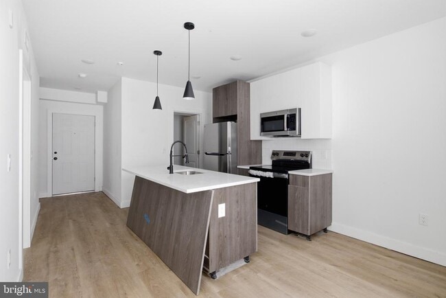 613 Brooklyn St Unit 2