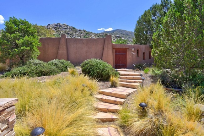 Building Photo - Executive 4 bedroom NE Heights home