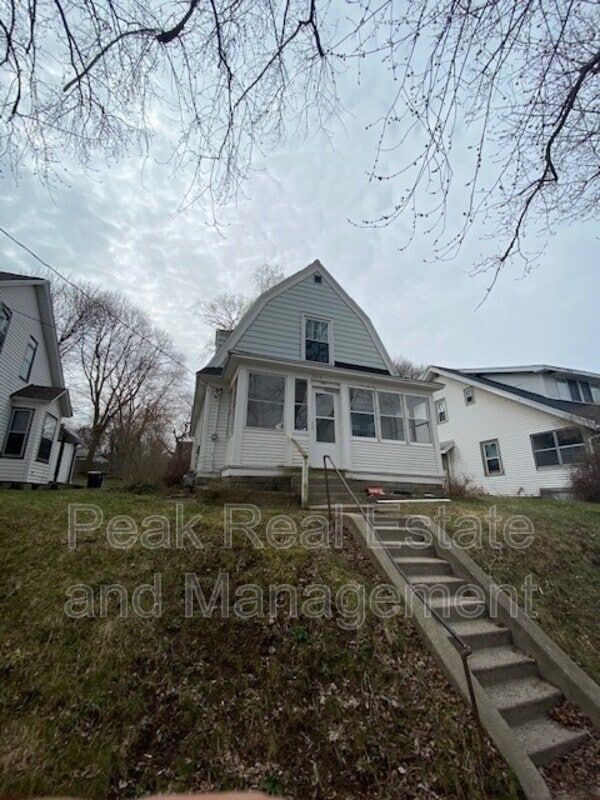Photo - 1064 Dunham St SE House