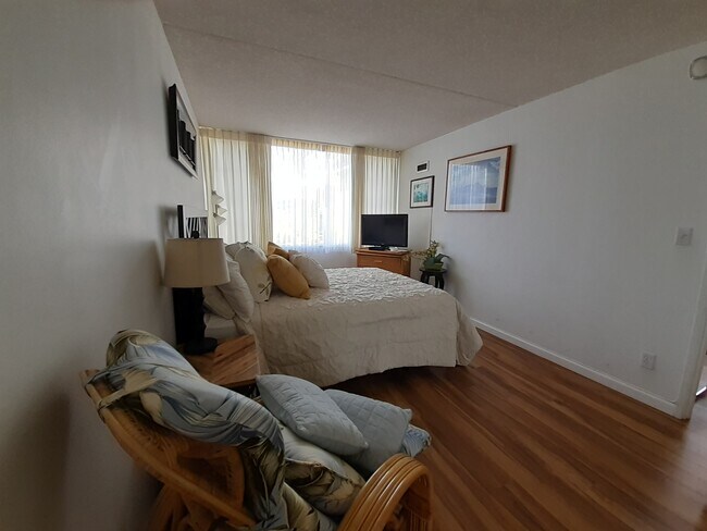 Photo - 400 Hobron Ln Townhome