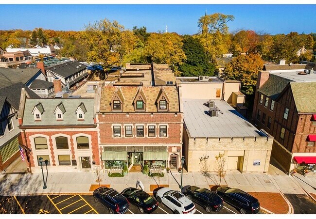 Photo - 733 Elm St Unidad 302